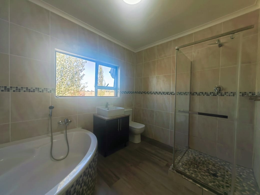 5 Bedroom Property for Sale in Grimbeeck Park North West